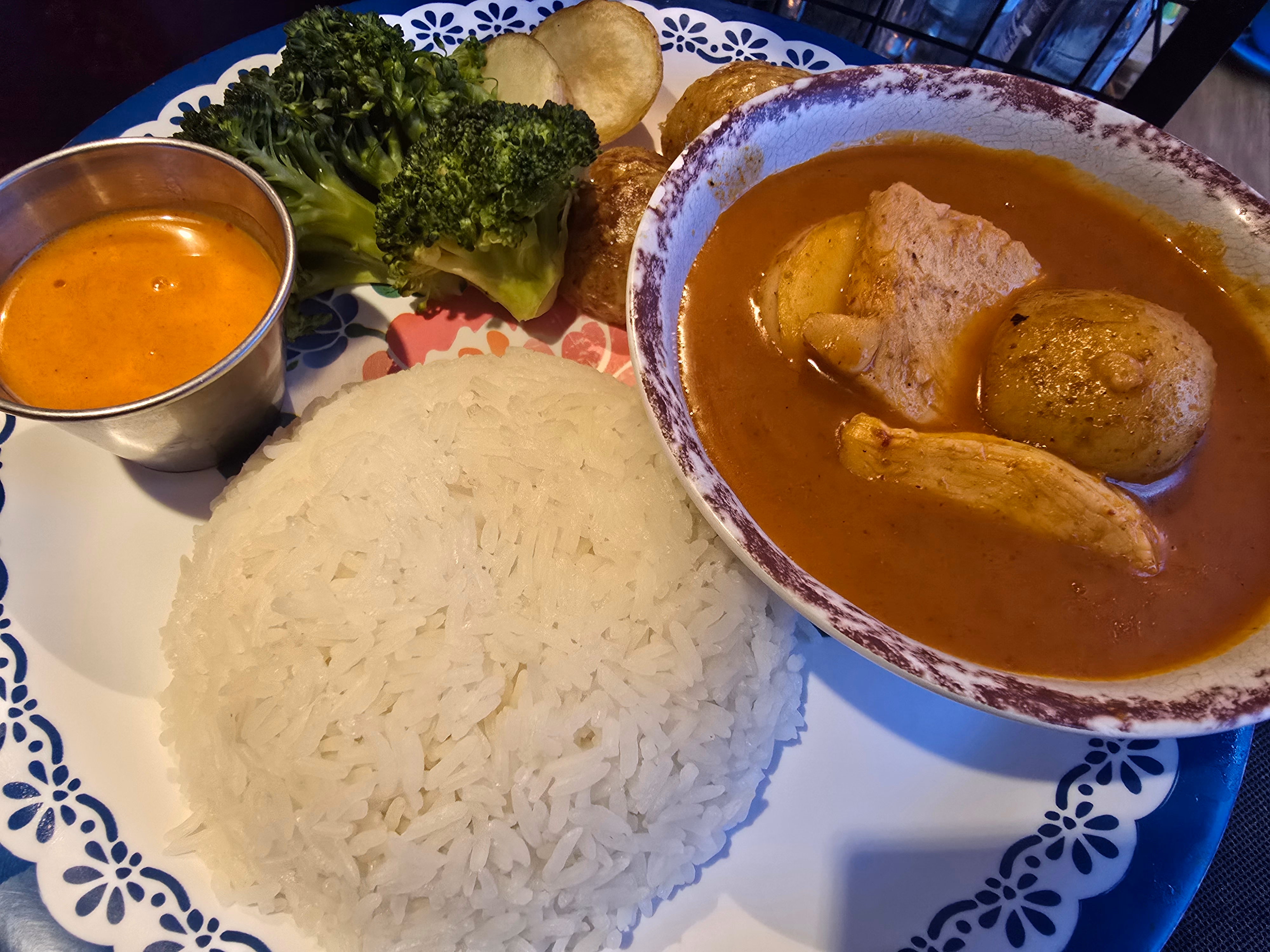 Thai curry, rice and vegetables at Rosa's Thai Angel